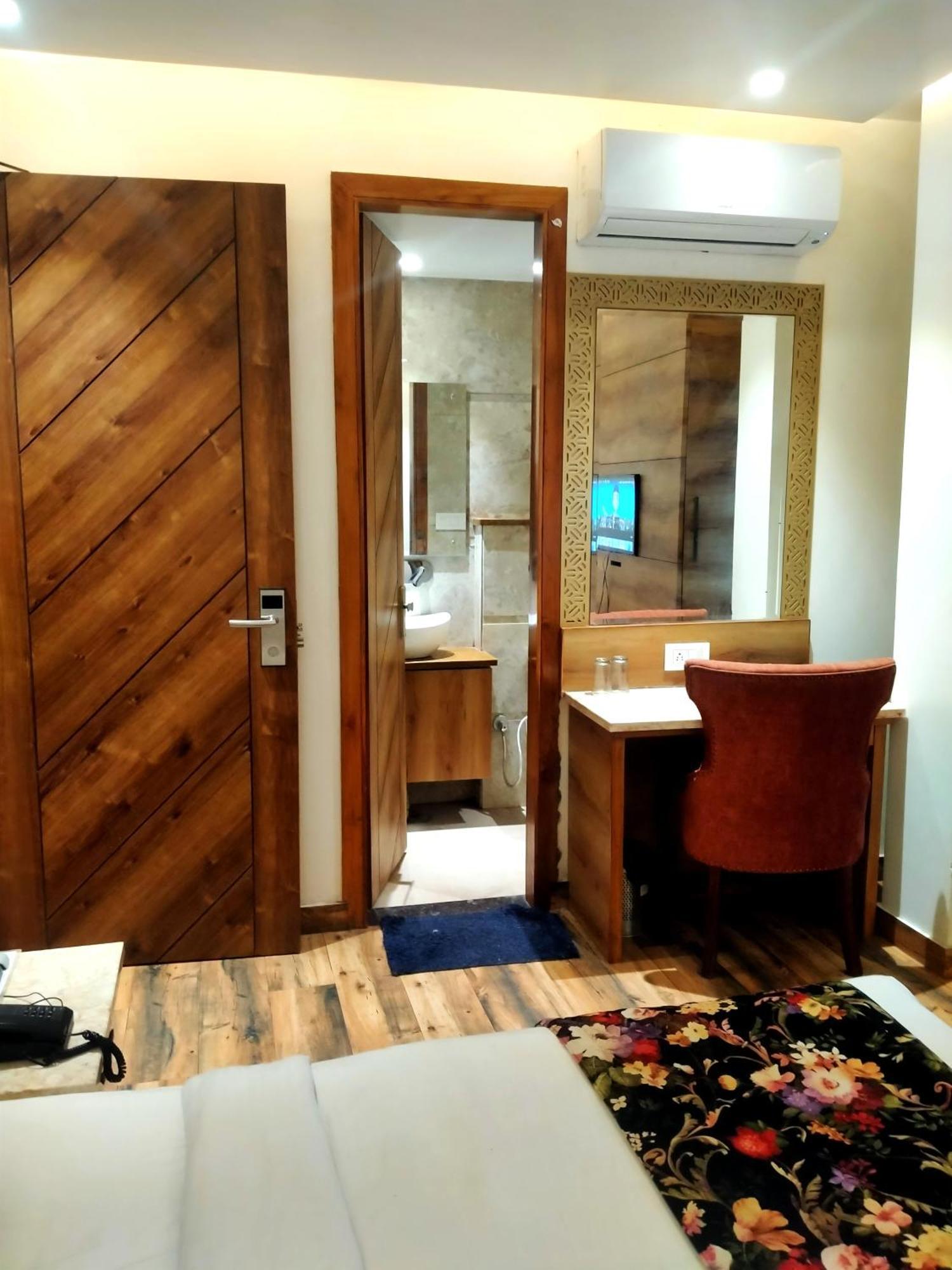Hotel Rv Golden Αμριτσάρ Εξωτερικό φωτογραφία