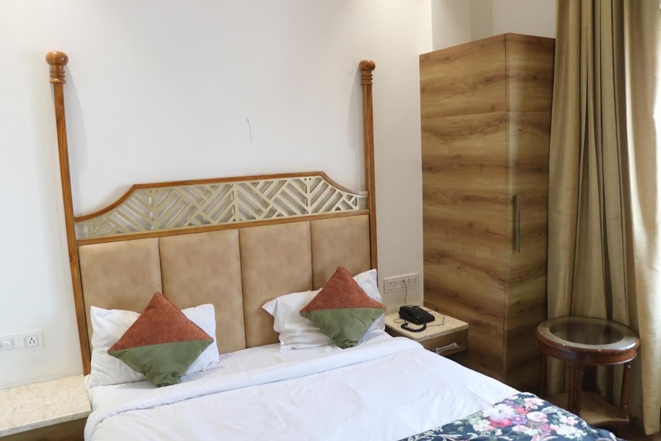 Hotel Rv Golden Αμριτσάρ Εξωτερικό φωτογραφία