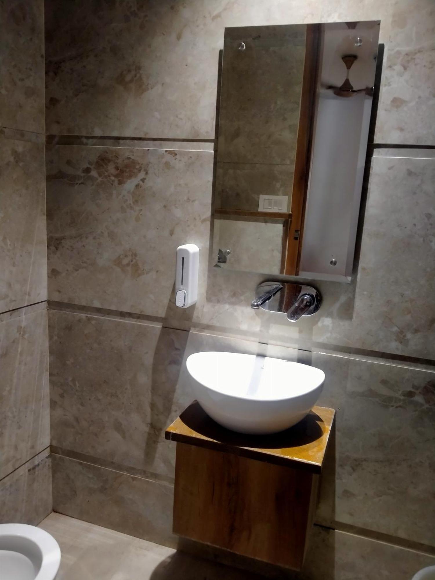 Hotel Rv Golden Αμριτσάρ Εξωτερικό φωτογραφία